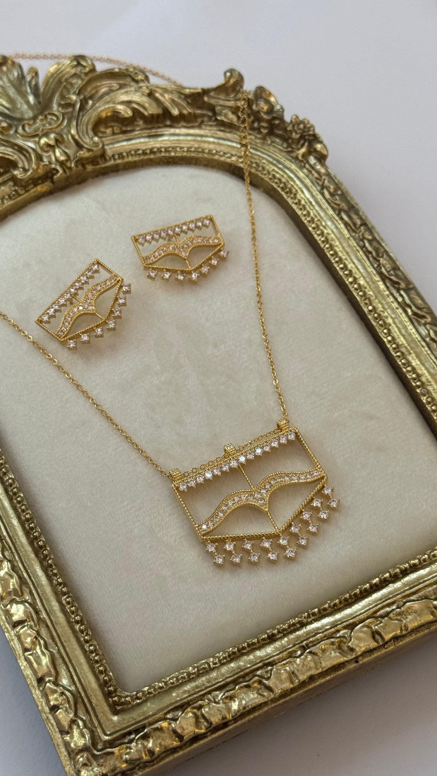 Adhari Set (Golden)