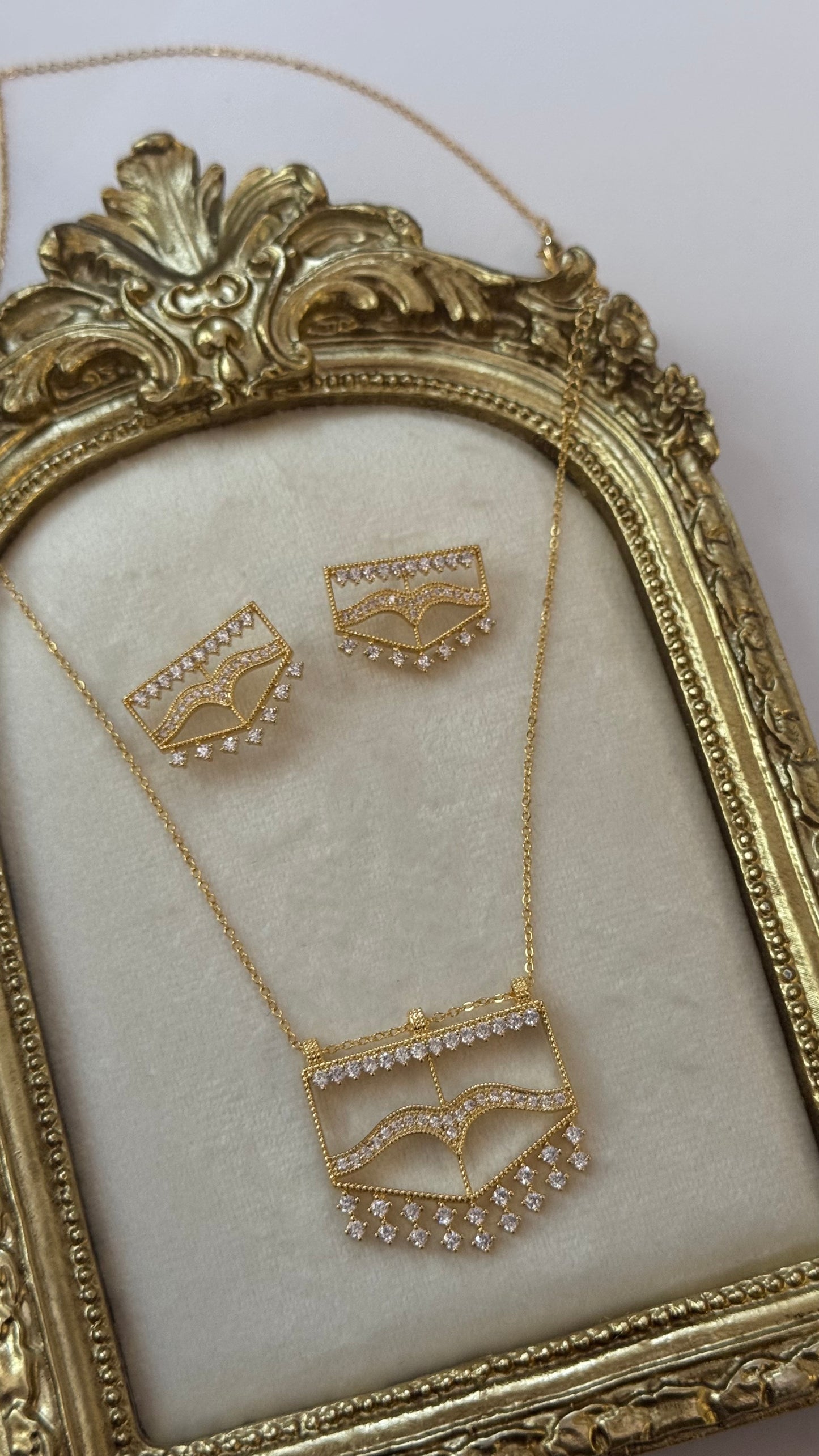 Adhari Set (Golden)